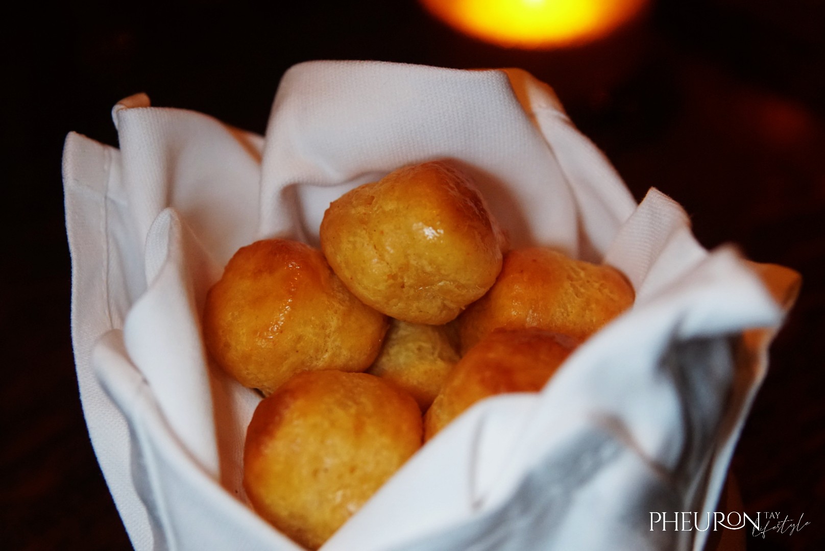 CUT by wolfgang puck bread service