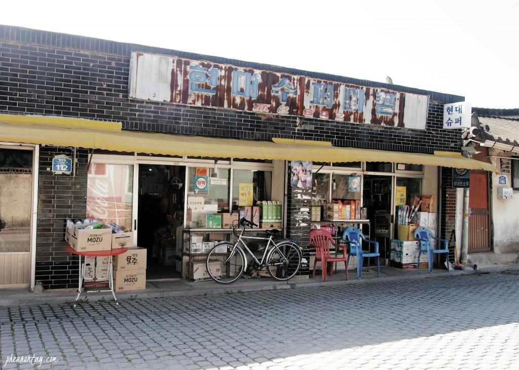 street of jeonju hanok village 