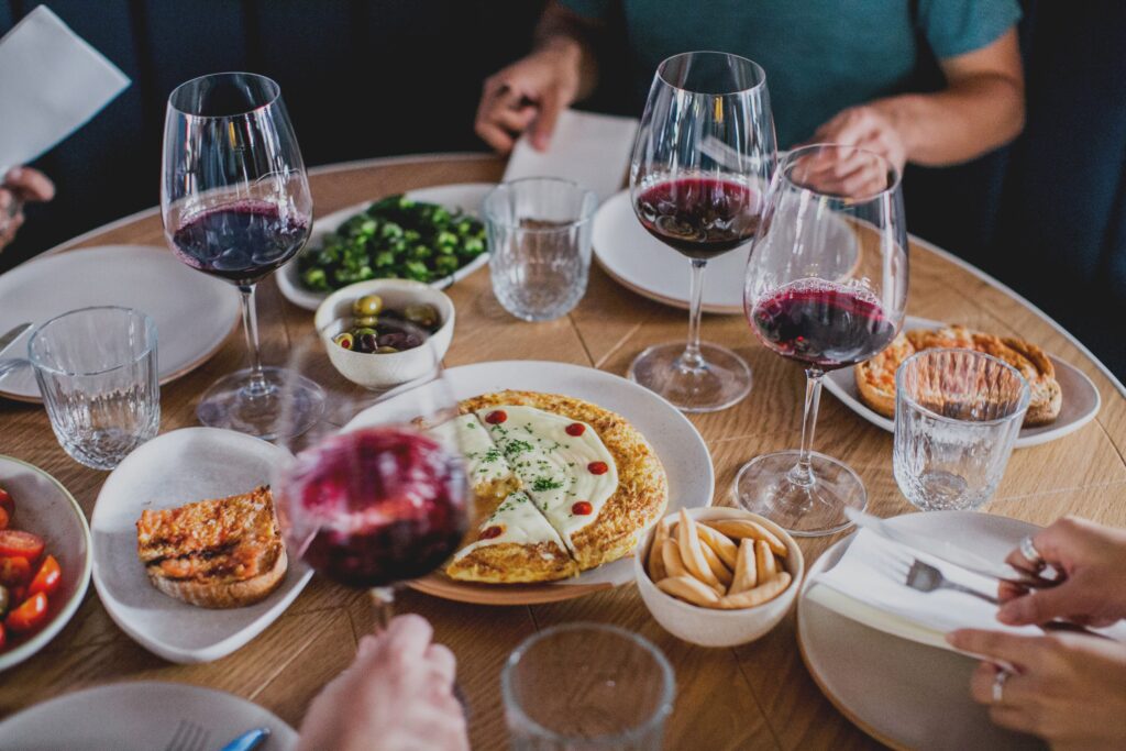 Olivia Restaurant & Lounge, communal dining