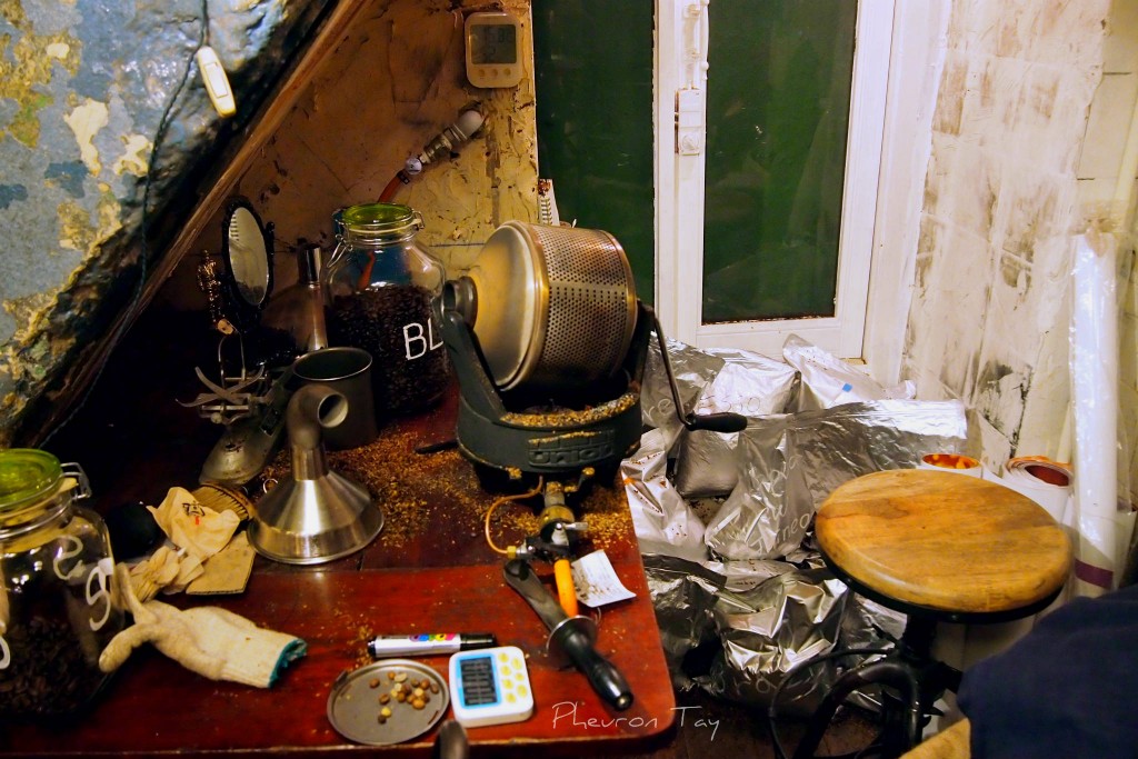 coffee roaster in Seoul, manual roaster cafe