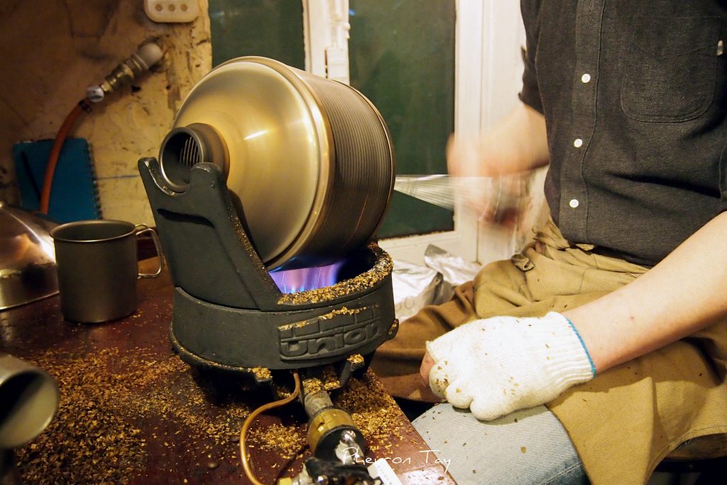 coffee roaster in Seoul, manual roaster cafe