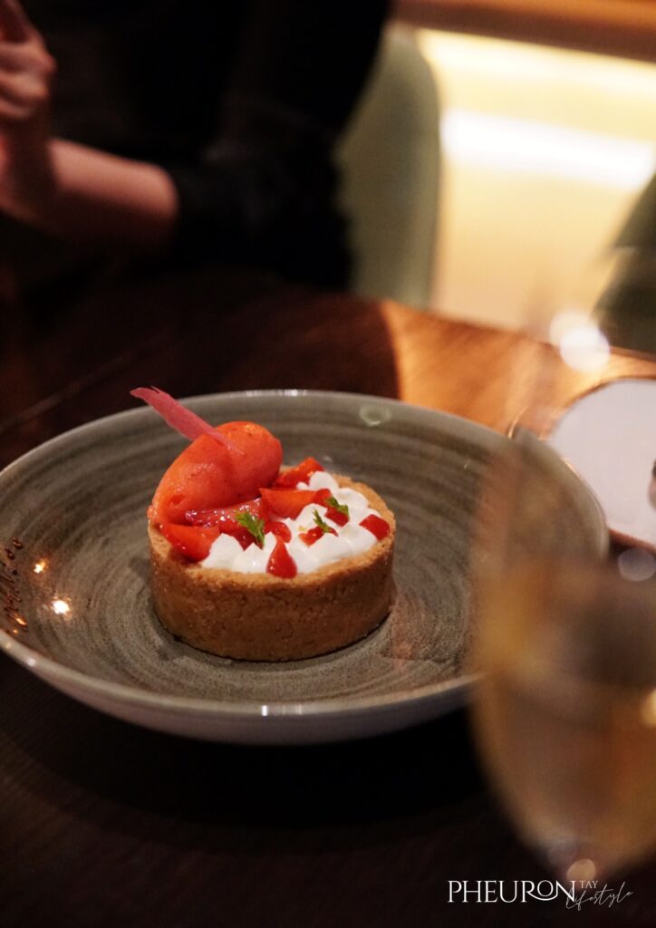  SKAI Restaurant & Bar at Swissôtel The Stamford, dessert 