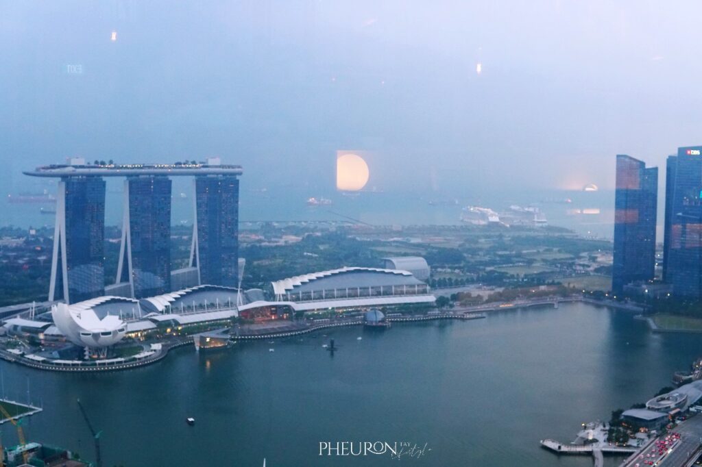 Sky Dining in Singapore,SKAI Restaurant & Bar at Swissôtel The Stamford