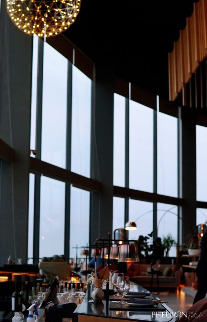  SKAI Restaurant & Bar at Swissôtel The Stamford, Pheurontay Blog
