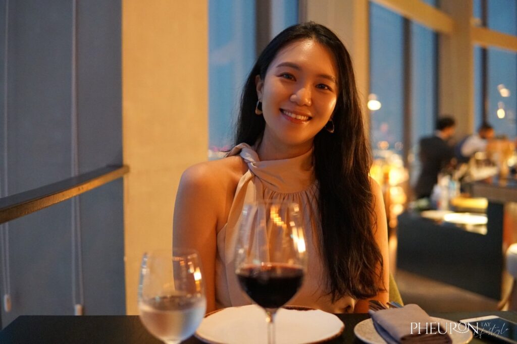 Sky Dining Spots in Singapore,  SKAI Restaurant & Bar at Swissôtel The Stamford, blog. 