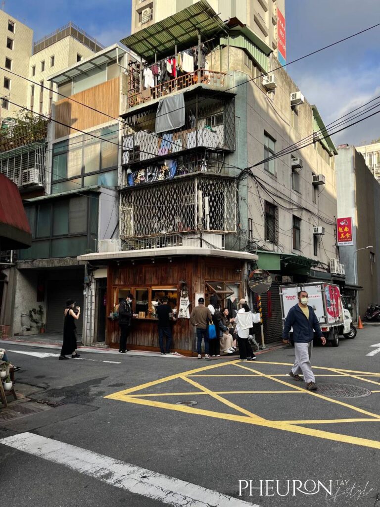 Summer Savage Coffee Street View2