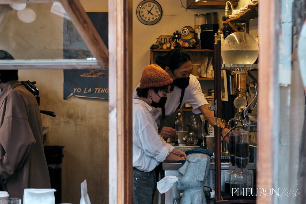 Summer Savage Coffee Taipei busy cafe